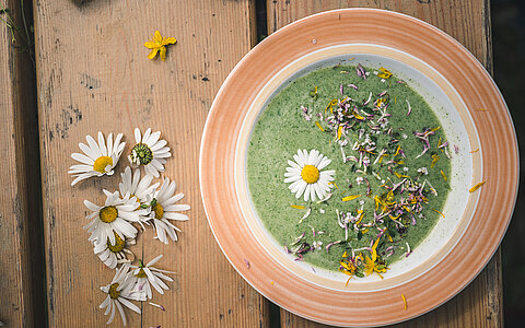 WILD HERBS COOKING COURSE WITH „TAUERNHEX“ MICHAELA VEIT